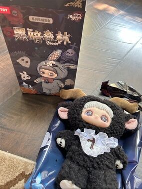 Maymei Dark Forest- Axel Black bag charm